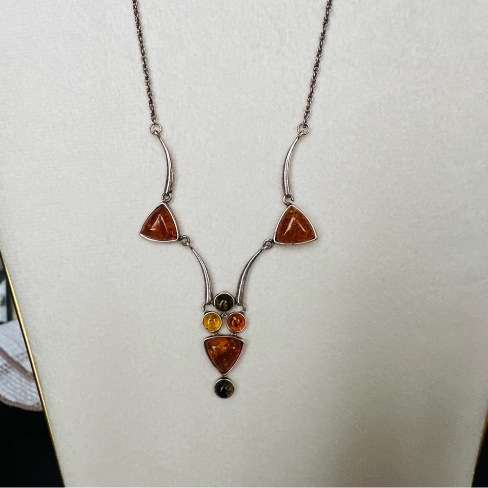 ˚ ༘♡ ⋆｡˚ Live show listing  Vintage Amber Sterling necklace